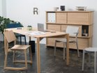 【カリモクニュースタンダード/KARIMOKU NEW STANDARD / GOODS】のPANORAMA CHAIR with RUNNERS / パノラマチェア ウィズランナーズ スタンダードな4本脚のアームレスタイプ、コンパクトかつ心地よいアームレスト付きのバリエーションも展開|ID: prp329100000007053 ipo3291000000034134631