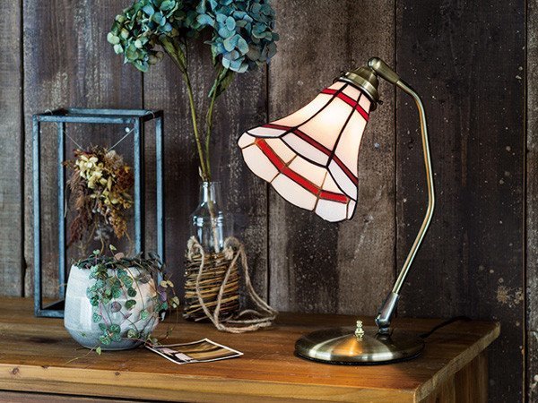 【フライミー ファクトリー/FLYMEe Factory / GOODS】のCUSTOM SERIES Classic Desk Lamp × Stained Glass Maribu / カスタムシリーズ クラシックデスクランプ × ステンドグラス(マリブ) インテリア・キッズ・メンズ・レディースファッション・服の通販 founy(ファニー) 　クラシック　Classic, Timeless Style　デスク　Desk, Work Desk　ハンド　Hand, Handmade　ホーム・キャンプ・アウトドア・お取り寄せ　Home Living / Home & Lifestyle / Camping Gear / Outdoor Camping　家具・インテリア　Home Furniture & Interior. Stylish & Functional Living Spaces　ライト・照明　Lamps & Lighting Fixtures　デスクライト・卓上照明　Desk Lamp / Table Lamp / Study Light　器具本体:ゴールド、シェード:ホワイト|ID: prp329100000007165 ipo3291000000030235902