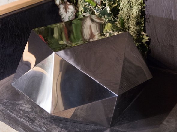 【三代目板金屋/Bankinya / GOODS】のoctagon stool / coffee table / オクタゴン スツール / コーヒーテーブル インテリア・キッズ・メンズ・レディースファッション・服の通販 founy(ファニー) 　テーブル　Table　フォルム　Form　送料無料　Free Shipping　おすすめ　Recommend　ホーム・キャンプ・アウトドア・お取り寄せ　Home,Garden,Outdoor,Camping Gear　家具・インテリア　Furniture　チェア・椅子　Chair　スツール　Stool　ホーム・キャンプ・アウトドア・お取り寄せ　Home,Garden,Outdoor,Camping Gear　家具・インテリア　Furniture　テーブル　Table　ローテーブル・センターテーブル　Low Table/Center Table　鏡面仕上げ。写り込みが美しくキラキラとした光沢感が魅力です。|ID: prp329100000007338 ipo3291000000030215521