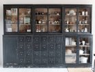 【ノットアンティークス/knot antiques / CRASH GATE / GOODS】のJOKER CABINET / ジョーカー キャビネット 下置き(引出しタイプ) 同シリーズのデザイン違いを並べたり、上置きを合わせて高さを出してお使いいただくなど、シーンや用途に合|ID: prp329100000007358 ipo3291000000030190196