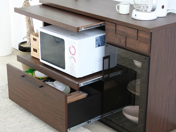 【フライミールーム/FLYMEe Room / GOODS】のKITCHEN COUNTER / キッチンカウンター 幅120cm f1145 インテリア・キッズ・メンズ・レディースファッション・服の通販 founy(ファウニー) 　コンパクト　Compact, Small Size　ホーム・キャンプ・アウトドア・お取り寄せ　Home Living / Home & Lifestyle / Camping Gear / Outdoor Camping　キッチン・ダイニング　Kitchen & Dining Essentials. Stylish & Functional Tableware　キッチン収納　Kitchen Storage　キッチン収納・食器棚・レンジ台　Kitchen Cabinet　中央のオープン棚は後方にコンセント付き。炊飯器や電気ポットなどの家電を置くことができます。|ID: prp329100000007645 ipo3291000000036980342