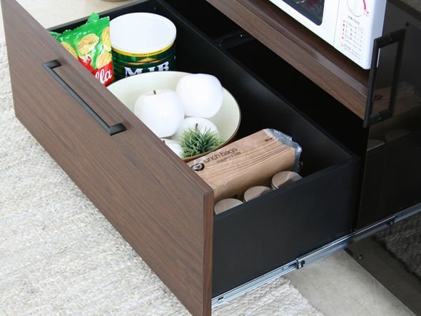 【フライミールーム/FLYMEe Room / GOODS】のKITCHEN COUNTER / キッチンカウンター 幅120cm f1145 インテリア・キッズ・メンズ・レディースファッション・服の通販 founy(ファウニー) 　コンパクト　Compact, Small Size　ホーム・キャンプ・アウトドア・お取り寄せ　Home Living / Home & Lifestyle / Camping Gear / Outdoor Camping　キッチン・ダイニング　Kitchen & Dining Essentials. Stylish & Functional Tableware　キッチン収納　Kitchen Storage　キッチン収納・食器棚・レンジ台　Kitchen Cabinet　下段の引出しは17cm程の深さがありますので、鍋などの調理器具も収納することができます。|ID: prp329100000007645 ipo3291000000036980346