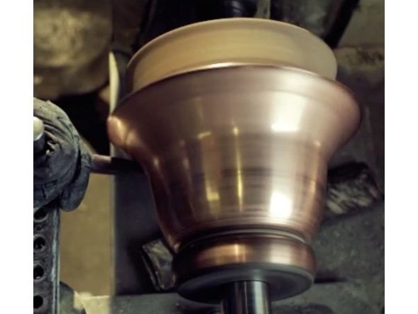 【フライミーパーラー/FLYMEe Parlor / GOODS】のPendant Light / ペンダントライト #35926 インテリア・キッズ・メンズ・レディースファッション・服の通販 founy(ファニー) 　送料無料　Free Shipping　プレート　Plate, Dish　ホーム・キャンプ・アウトドア・お取り寄せ　Home Living / Home & Lifestyle / Camping Gear / Outdoor Camping　家具・インテリア　Home Furniture & Interior. Stylish & Functional Living Spaces　ライト・照明　Lamps & Lighting Fixtures　ペンダントライト・吊り下げ照明　Pendant Light / Hanging Light Fixture　シェードはヘラ絞りという手法を用いて、一枚の銅プレートから曲面に成型されています。|ID: prp329100000007877 ipo3291000000034556473