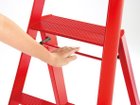 【ルカーノ/Lucano / GOODS】のStep stool 3-step / ステップスツール スリーステップ バーを下に押すことで簡単にロックが完了し、手ばさみの心配もありません。|ID: prp329100000007878 ipo3291000000028110740