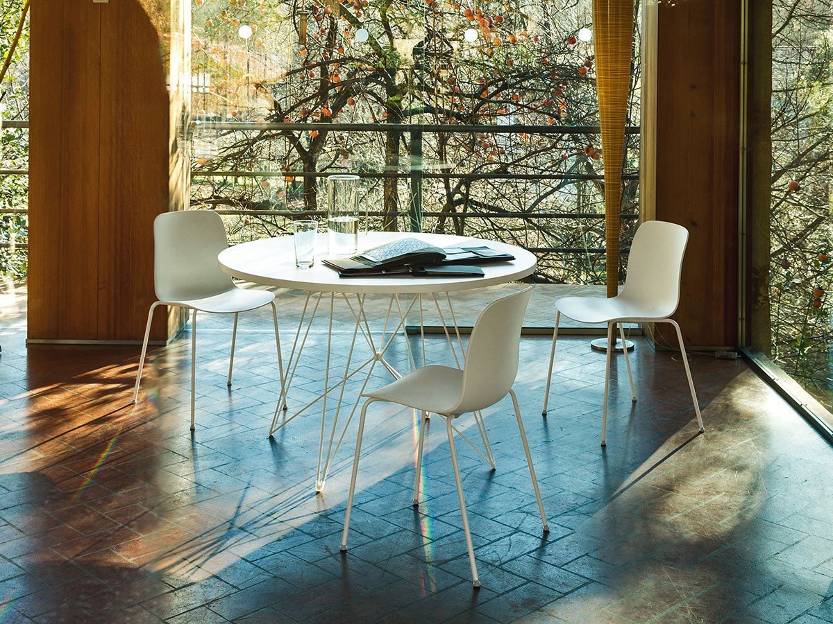 【マジス/MAGIS / GOODS】のXZ3 / XZ3 丸型テーブル インテリア・キッズ・メンズ・レディースファッション・服の通販 founy(ファニー) 　スタイリッシュ　Stylish, Fashionable　テーブル　Table, Dining Table　モダン　Modern, Contemporary　ラウンド　Round, Round Neck　ホーム・キャンプ・アウトドア・お取り寄せ　Home Living / Home & Lifestyle / Camping Gear / Outdoor Camping　家具・インテリア　Home Furniture & Interior. Stylish & Functional Living Spaces　テーブル　Dining, Coffee & Side Tables　ダイニングテーブル・食卓テーブル　Dining Tables　天板ホワイト、脚ホワイト|ID: prp329100000008236 ipo3291000000036818038