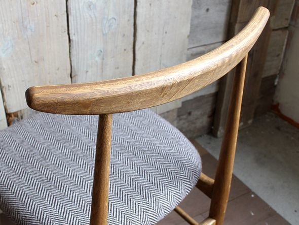 【アデペシュ/a.depeche / GOODS】のSORM dining chair / ソルム ダイニングチェア インテリア・キッズ・メンズ・レディースファッション・服の通販 founy(ファニー) 　フレーム　Frame, Outline　ホーム・キャンプ・アウトドア・お取り寄せ　Home Living / Home & Lifestyle / Camping Gear / Outdoor Camping　家具・インテリア　Home Furniture & Interior. Stylish & Functional Living Spaces　チェア・椅子　Seating & Chairs　ダイニングチェア・木製チェア　Dining Chairs　フレームはすべて無垢材が使用され、自然な木の風合いが魅力的です。|ID: prp329100000008283 ipo3291000000035643643