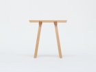 【カリモクニュースタンダード/KARIMOKU NEW STANDARD / GOODS】のTORII-S / トリイ エス 真正面から見ると、このスツールの建築的要素が明確に見えてきます。|ID: prp329100000008321 ipo3291000000030229800