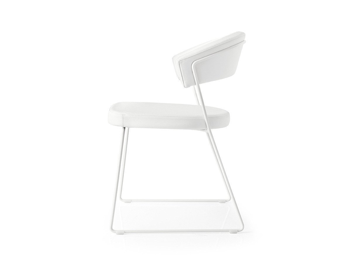 【コヌビア/connubia / GOODS】のNEW YORK / ニューヨーク レザー 塗装脚 CB/1022 インテリア・キッズ・メンズ・レディースファッション・服の通販 founy(ファニー) 　送料無料　Free Shipping　おすすめ　Recommended / Our Picks　シンプル　Simple, Minimal　ニューヨーク　New York, NYC Style　フレーム　Frame, Outline　ホーム・キャンプ・アウトドア・お取り寄せ　Home Living / Home & Lifestyle / Camping Gear / Outdoor Camping　家具・インテリア　Home Furniture & Interior. Stylish & Functional Living Spaces　チェア・椅子　Seating & Chairs　ダイニングチェア・木製チェア　Dining Chairs　705 オプティックホワイト|ID: prp329100000008464 ipo3291000000036837251