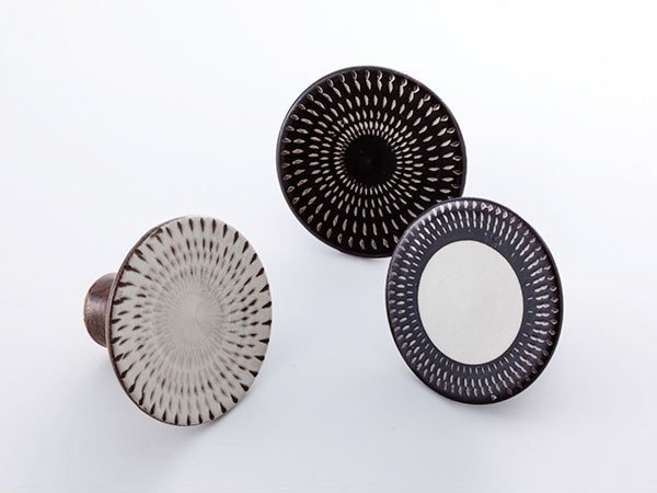 【ベンカ/BENCA / GOODS】のANEMONE Cafe cabinet / アネモネ カフェキャビネット インテリア・キッズ・メンズ・レディースファッション・服の通販 founy(ファニー) 　ガラス　Glass　フラット　Flat　ポケット　Pocket　ホーム・キャンプ・アウトドア・お取り寄せ　Home,Garden,Outdoor,Camping Gear　家具・インテリア　Furniture　収納家具・キャビネット　Storage Furniture　キャビネット　Cabinet　存在感たっぷりの大きめのツマミは、木製と小石原焼からお選びいただけます。|ID: prp329100000008554 ipo3291000000030192638