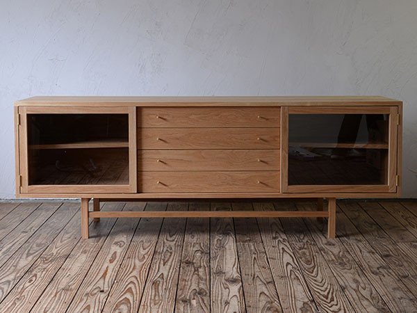 【グリニッチ オリジナル ファニチャー/greeniche original furniture / GOODS】のSide Board 1800 / サイドボード 1800 インテリア・キッズ・メンズ・レディースファッション・服の通販 founy(ファニー) https://founy.com/ アクセサリー Fashion Accessories アンティーク Antique-Inspired ウッド Wooden Design オイル Body Oil ガラス Glass, Glassware スクエア Square, Square Shape 人気 Popular, Best Seller ビンテージ Vintage, Retro Style おすすめ Recommended / Our Picks ホーム・キャンプ・アウトドア・お取り寄せ Home Living / Home & Lifestyle / Camping Gear / Outdoor Camping 家具・インテリア Home Furniture & Interior. Stylish & Functional Living Spaces 収納家具・キャビネット Storage Furniture サイドボード・リビング収納 Cabinet / Storage Cabinet |ID: prp329100000008669 ipo3291000000030240220