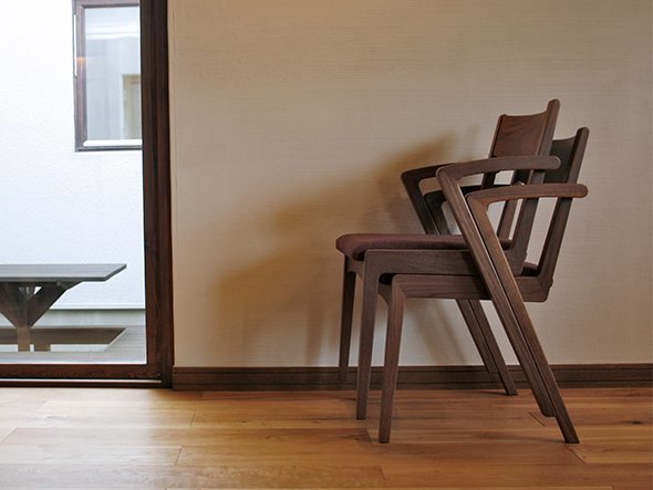 【ナガノインテリア/NAGANO INTERIOR / GOODS】のLARGO TASTO arm chair / ラーゴ タスト アームチェア DC315-1W(板座) インテリア・キッズ・メンズ・レディースファッション・服の通販 founy(ファニー) 　送料無料　Free Shipping　コンパクト　Compact, Small Size　ホーム・キャンプ・アウトドア・お取り寄せ　Home Living / Home & Lifestyle / Camping Gear / Outdoor Camping　家具・インテリア　Home Furniture & Interior. Stylish & Functional Living Spaces　チェア・椅子　Seating & Chairs　ダイニングチェア・木製チェア　Dining Chairs　ホーム・キャンプ・アウトドア・お取り寄せ　Home Living / Home & Lifestyle / Camping Gear / Outdoor Camping　家具・インテリア　Home Furniture & Interior. Stylish & Functional Living Spaces　チェア・椅子　Seating & Chairs　アームチェア・アクセントチェア　Armchairs & Accent Chairs　スタッキング(重ね置き)が可能です。|ID: prp329100000008971 ipo3291000000033617440