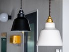【フライミーパーラー/FLYMEe Parlor / GOODS】のPendant Light / ペンダントライト #105499 大人の最旬トレンドファッション＆コーディネート founy(ファウニー) シンプル Simple, Minimal バランス Balance, Style Balance リラックス Relax, Relaxed Fit ホーム・キャンプ・アウトドア・お取り寄せ Home Living / Home & Lifestyle / Camping Gear / Outdoor Camping 家具・インテリア Home Furniture & Interior. Stylish & Functional Living Spaces ライト・照明 Lamps & Lighting Fixtures ペンダントライト・吊り下げ照明 Pendant Light / Hanging Light Fixture thumbnail [左]本体ブラック、シェードブラック[右]本体ブラス、シェードホワイト<&gt|ID: prp329100000009146 ipo3291000000037078962