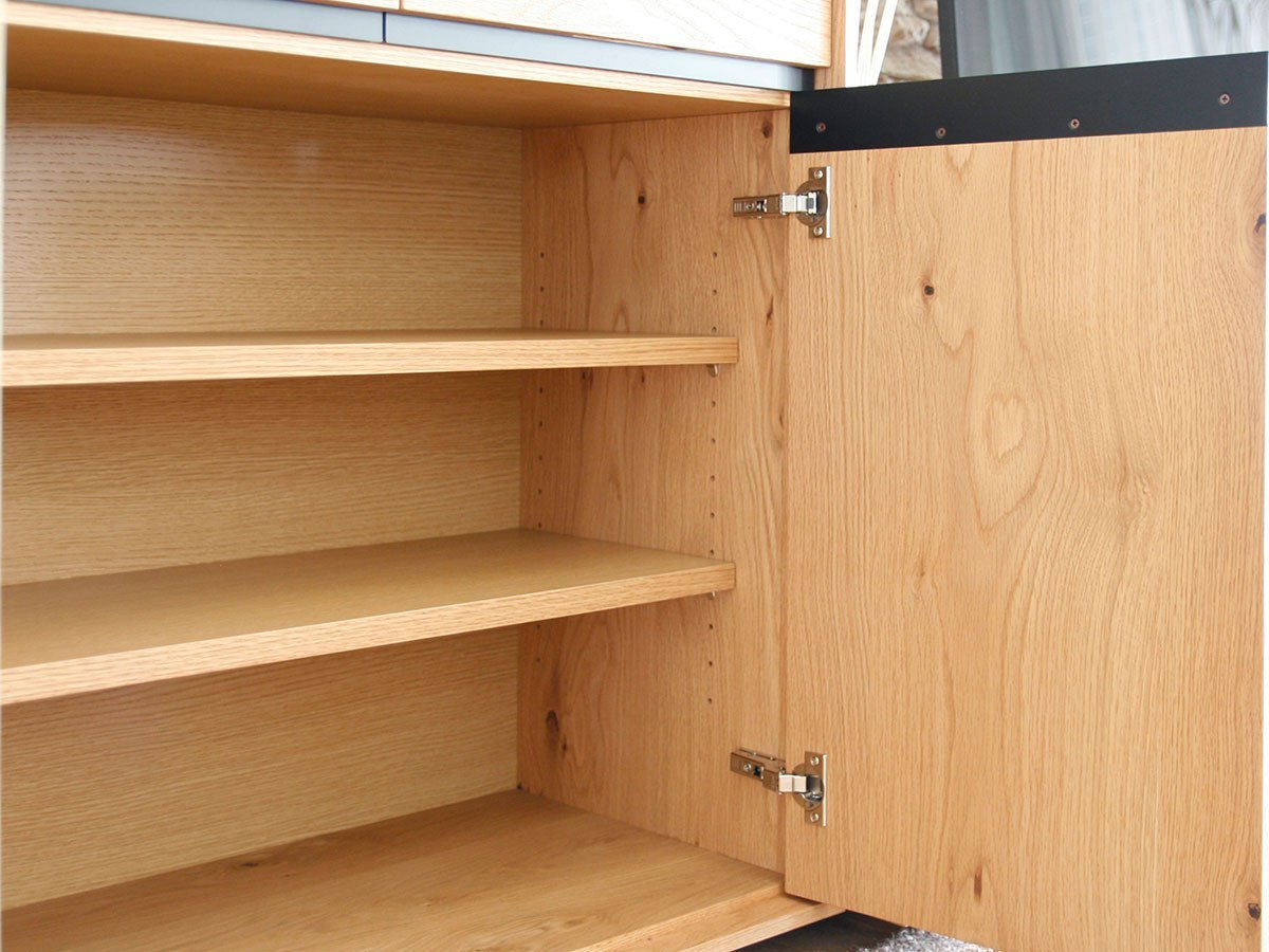 【ヒラシマ/HIRASHIMA / GOODS】のLIBERIA PLUS Side Board 127 / リベリアプラス サイドボード 127 インテリア・キッズ・メンズ・レディースファッション・服の通販 founy(ファニー) 　スリット　Slit, Slit Detail　ホーム・キャンプ・アウトドア・お取り寄せ　Home Living / Home & Lifestyle / Camping Gear / Outdoor Camping　家具・インテリア　Home Furniture & Interior. Stylish & Functional Living Spaces　収納家具・キャビネット　Storage Furniture　サイドボード・リビング収納　Cabinet / Storage Cabinet　棚板は13段階で調整でき、用途に合わせてフレキシブルにお使いいただけます。|ID: prp329100000009218 ipo3291000000036815408