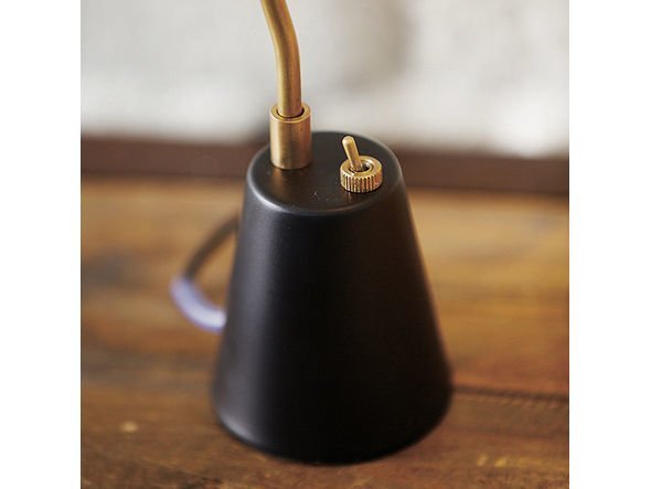 【アートワークスタジオ/ART WORK STUDIO / GOODS】のGossip-LED desk light / ゴシップ LEDデスクライト インテリア・キッズ・メンズ・レディースファッション・服の通販 founy(ファニー) 送料無料 Free Shipping コンパクト Compact, Small Size シェイプ Shape, Slim Fit デスク Desk, Work Desk ホーム・キャンプ・アウトドア・お取り寄せ Home Living / Home & Lifestyle / Camping Gear / Outdoor Camping 家具・インテリア Home Furniture & Interior. Stylish & Functional Living Spaces ライト・照明 Lamps & Lighting Fixtures デスクライト・卓上照明 Desk Lamp / Table Lamp / Study Light ベース部のトグルスイッチでオン / オフの操作が可能です。|ID: prp329100000009252 ipo3291000000036474311