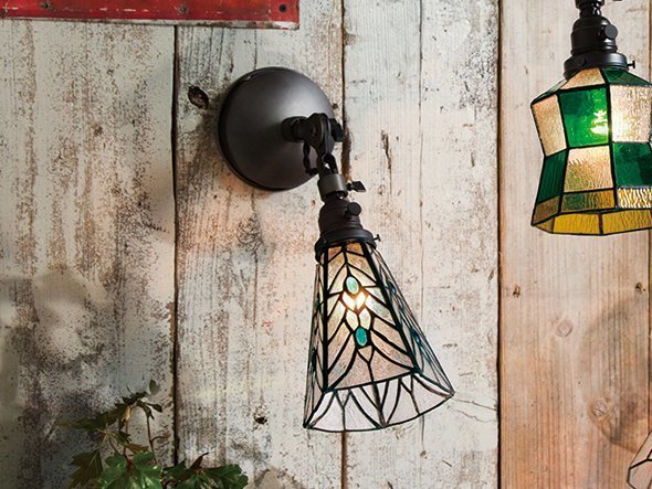 【フライミー ファクトリー/FLYMEe Factory / GOODS】のCUSTOM SERIES Engineer Wall Lamp S × Stained Glass Dots / カスタムシリーズ エンジニアウォールランプS × ステンドグラス(ドッツ) インテリア・キッズ・メンズ・レディースファッション・服の通販 founy(ファニー) 　デスク　Desk　ドット　Dot　ハンド　Hand　送料無料　Free Shipping　ホーム・キャンプ・アウトドア・お取り寄せ　Home,Garden,Outdoor,Camping Gear　家具・インテリア　Furniture　ライト・照明　Lighting & Light Fixtures　参考イメージ|ID: prp329100000009286 ipo3291000000030242935