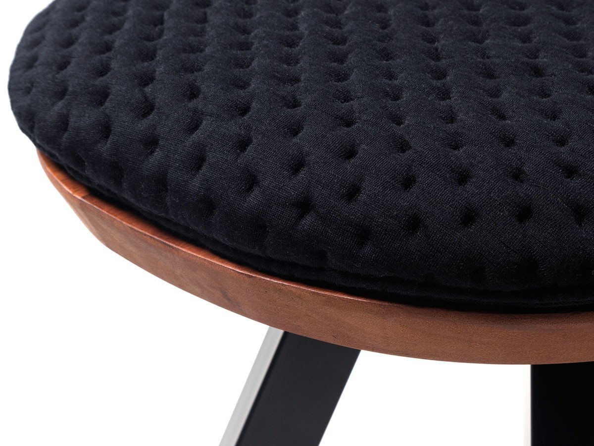 【アールエスバルセロナ/RS BARCELONA / GOODS】のYOU AND ME COLLECTION CUSHIONS / ユーアンドミー コレクション クッション 50 スツール インテリア・キッズ・メンズ・レディースファッション・服の通販 founy(ファニー) 　送料無料　Free Shipping　アウトドア　Outdoor Clothing　クッション　Cushion, Throw Pillow　コレクション　Collection, Seasonal Line　ホーム・キャンプ・アウトドア・お取り寄せ　Home Living / Home & Lifestyle / Camping Gear / Outdoor Camping　家具・インテリア　Home Furniture & Interior. Stylish & Functional Living Spaces　チェア・椅子　Seating & Chairs　スツール・バースツール　Stools & Bar Stools　張地:FEIK / チャコール|ID: prp329100000009366 ipo3291000000035616519