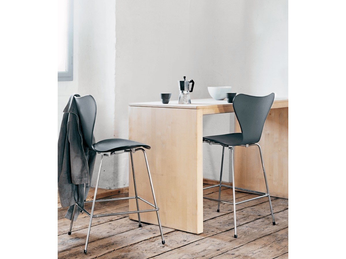 【フリッツ ハンセン/FRITZ HANSEN / GOODS】のSERIES 7 / セブンチェア フロントパディング カウンタースツール 3187 インテリア・キッズ・メンズ・レディースファッション・服の通販 founy(ファニー) 　ウッド　Wooden Design　シェイプ　Shape, Slim Fit　シルク　Silk, 100% Silk　ファブリック　Fabric, Textile　フォルム　Silhouette, Form　送料無料　Free Shipping　おすすめ　Recommended / Our Picks　ホーム・キャンプ・アウトドア・お取り寄せ　Home Living / Home & Lifestyle / Camping Gear / Outdoor Camping　家具・インテリア　Home Furniture & Interior. Stylish & Functional Living Spaces　チェア・椅子　Seating & Chairs　スツール・バースツール　Stools & Bar Stools　ホーム・キャンプ・アウトドア・お取り寄せ　Home Living / Home & Lifestyle / Camping Gear / Outdoor Camping　家具・インテリア　Home Furniture & Interior. Stylish & Functional Living Spaces　チェア・椅子　Seating & Chairs　カウンターチェア・ハイチェア　Bar Stools / High Stools　参考イメージ|ID: prp329100000009471 ipo3291000000030241016