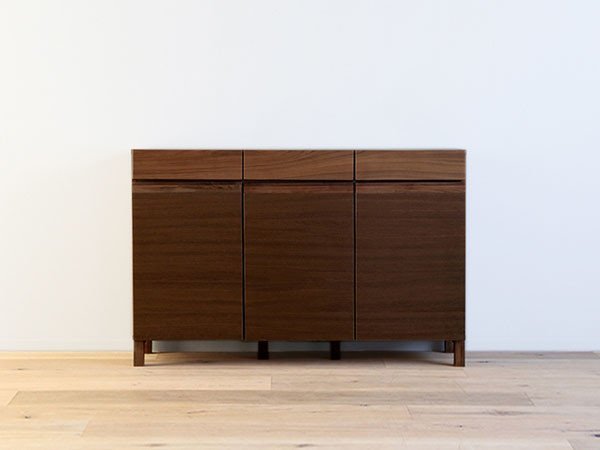 【フライミー ヴェール/FLYMEe vert / GOODS】のCABINET / キャビネット #15505 インテリア・キッズ・メンズ・レディースファッション・服の通販 founy(ファニー) シンプル Simple, Minimal ホーム・キャンプ・アウトドア・お取り寄せ Home Living / Home & Lifestyle / Camping Gear / Outdoor Camping 家具・インテリア Home Furniture & Interior. Stylish & Functional Living Spaces 収納家具・キャビネット Storage Furniture 収納キャビネット・扉付き棚 Cabinet / Storage Cabinet 扉内は各スペースに可動棚板が2枚ずつ付いていますので、しまう物に合わせて高さ調節が可能です。|ID: prp329100000009563 ipo3291000000036858493