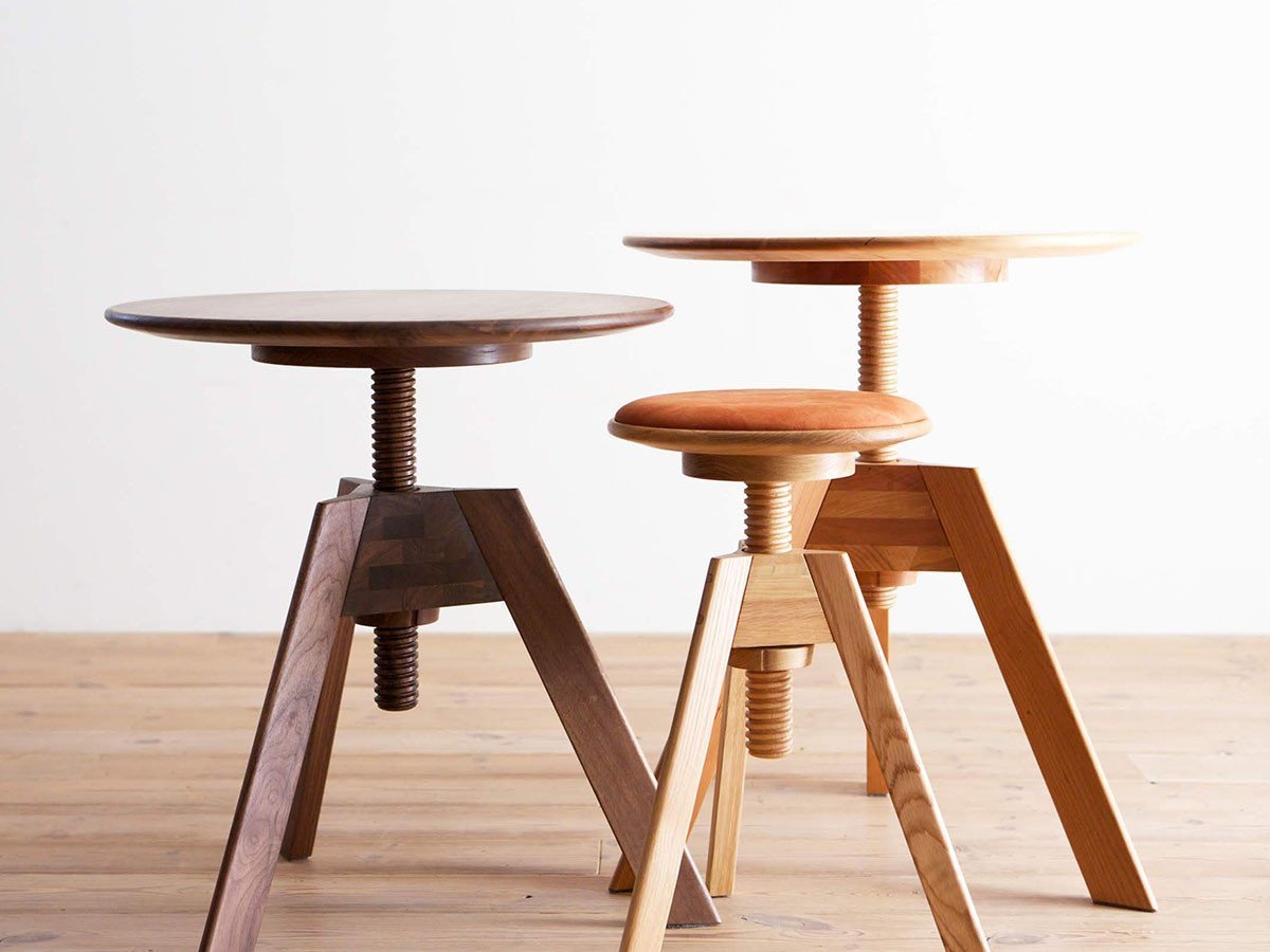【広松木工/Hiromatsu Furniture / GOODS】のLUME / ルメ テーブル インテリア・キッズ・メンズ・レディースファッション・服の通販 founy(ファニー) 　送料無料　Free Shipping　テーブル　Table　プレート　Plate　ホーム・キャンプ・アウトドア・お取り寄せ　Home,Garden,Outdoor,Camping Gear　家具・インテリア　Home Furniture & Interior. Stylish & Functional Living Spaces　テーブル　Table　サイドテーブル・小テーブル　Side Table/Small Table　左:本商品(ウォールナット)、中央:同シリーズのスツール(チェリー)、右:本商品(チェリー)|ID: prp329100000009600 ipo3291000000030237327
