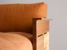【広松木工/Hiromatsu Furniture / GOODS】のCAPO / カーポ ソファ 217 横スリットの間には真鍮をはさんでいます。木部の色合いの変化と馴染むように経年変化で輝きが鈍くなり、ヴ|ID: prp329100000009772 ipo3291000000030217880