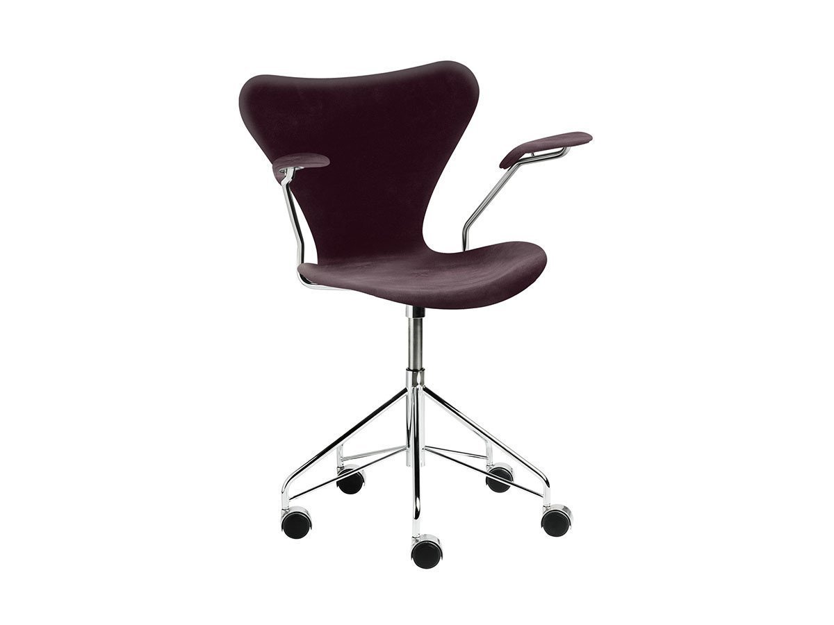 【フリッツ ハンセン/FRITZ HANSEN / GOODS】のSERIES 7 / セブンチェア フルパディング アームチェア キャスター付き回転ベース ベルベット 3217 インテリア・キッズ・メンズ・レディースファッション・服の通販 founy(ファニー) 　キャップ　Cap, Baseball Cap　クッション　Cushion, Throw Pillow　シンプル　Simple, Minimal　バランス　Balance, Style Balance　ファブリック　Fabric, Textile　フォルム　Silhouette, Form　フォーマル　Formal, Dressy　ベルベット　Velvet, Velvety　送料無料　Free Shipping　ホーム・キャンプ・アウトドア・お取り寄せ　Home Living / Home & Lifestyle / Camping Gear / Outdoor Camping　家具・インテリア　Home Furniture & Interior. Stylish & Functional Living Spaces　チェア・椅子　Seating & Chairs　アームチェア・アクセントチェア　Armchairs & Accent Chairs　ホーム・キャンプ・アウトドア・お取り寄せ　Home Living / Home & Lifestyle / Camping Gear / Outdoor Camping　家具・インテリア　Home Furniture & Interior. Stylish & Functional Living Spaces　チェア・椅子　Seating & Chairs　オフィスチェア・在宅ワーク用チェア　Office & Desk Chairs　張地:BELFAST ダークプラム(カテゴリー1)|ID: prp329100000009800 ipo3291000000033286819