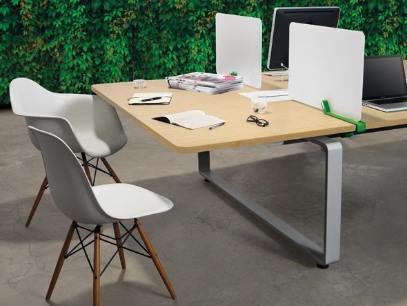 【ハーマンミラー/Herman Miller / GOODS】のEames Molded Plastic Arm Shell Chair / イームズ プラスチックアームシェルチェア ダウェルベース DAW. インテリア・キッズ・メンズ・レディースファッション・服の通販 founy(ファウニー) 　シンプル　Simple, Minimal　人気　Popular, Best Seller　フォルム　Silhouette, Form　ホーム・キャンプ・アウトドア・お取り寄せ　Home Living / Home & Lifestyle / Camping Gear / Outdoor Camping　家具・インテリア　Home Furniture & Interior. Stylish & Functional Living Spaces　チェア・椅子　Seating & Chairs　ダイニングチェア・木製チェア　Dining Chairs　シェルホワイト、ウッド:ウォールナット|ID: prp329100000009955 ipo3291000000037066014