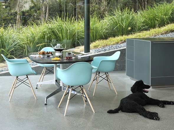 【ハーマンミラー/Herman Miller / GOODS】のEames Molded Plastic Arm Shell Chair / イームズ プラスチックアームシェルチェア ダウェルベース DAW. インテリア・キッズ・メンズ・レディースファッション・服の通販 founy(ファウニー) 　シンプル　Simple, Minimal　人気　Popular, Best Seller　フォルム　Silhouette, Form　ホーム・キャンプ・アウトドア・お取り寄せ　Home Living / Home & Lifestyle / Camping Gear / Outdoor Camping　家具・インテリア　Home Furniture & Interior. Stylish & Functional Living Spaces　チェア・椅子　Seating & Chairs　ダイニングチェア・木製チェア　Dining Chairs　シェルアクアスカイ、ウッド:メープル|ID: prp329100000009955 ipo3291000000037066016