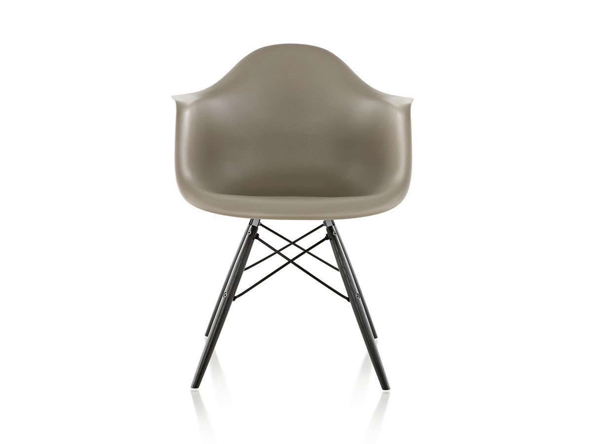 【ハーマンミラー/Herman Miller / GOODS】のEames Molded Plastic Arm Shell Chair / イームズ プラスチックアームシェルチェア ダウェルベース DAW. インテリア・キッズ・メンズ・レディースファッション・服の通販 founy(ファウニー) 　シンプル　Simple, Minimal　人気　Popular, Best Seller　フォルム　Silhouette, Form　ホーム・キャンプ・アウトドア・お取り寄せ　Home Living / Home & Lifestyle / Camping Gear / Outdoor Camping　家具・インテリア　Home Furniture & Interior. Stylish & Functional Living Spaces　チェア・椅子　Seating & Chairs　ダイニングチェア・木製チェア　Dining Chairs　シェルスパロー、ワイヤーブラック、ウッド:エボニー|ID: prp329100000009955 ipo3291000000037066020