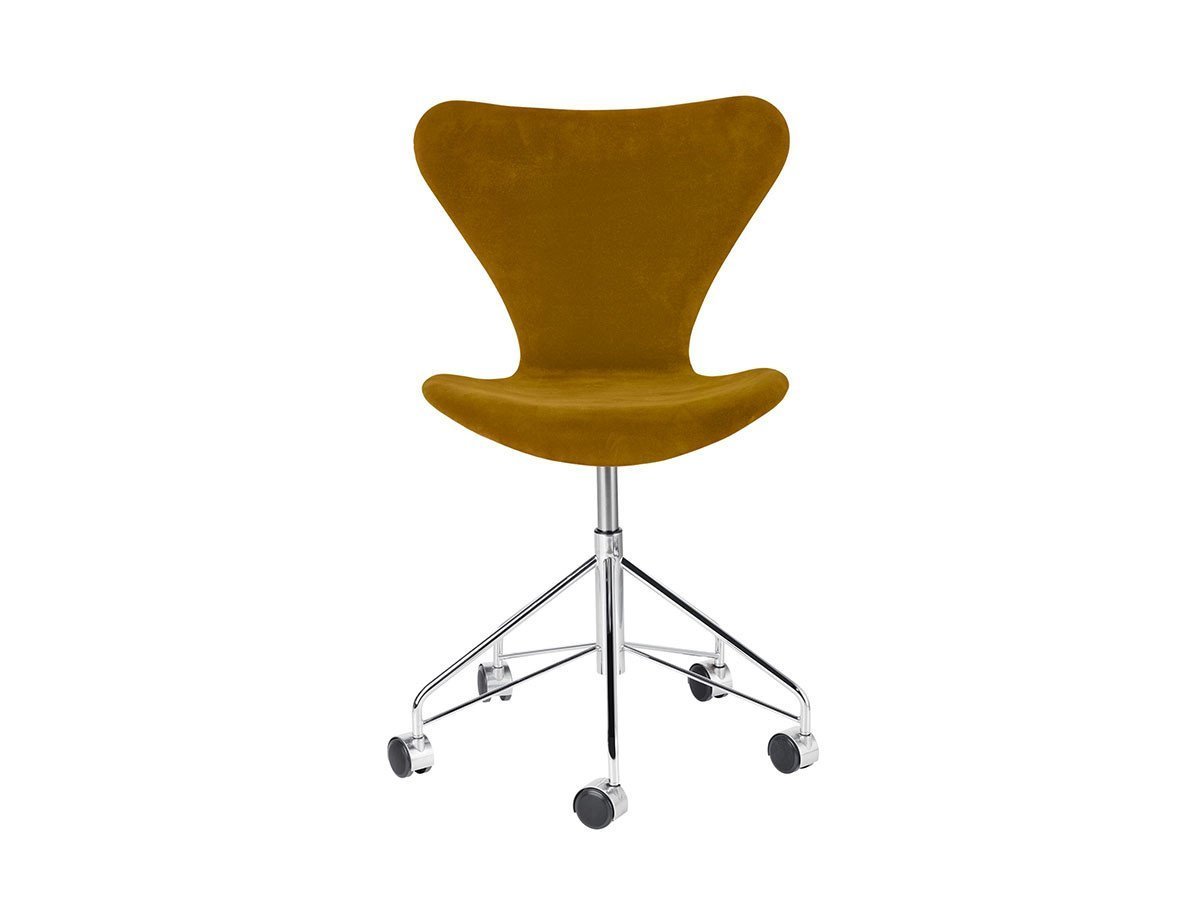 【フリッツ ハンセン/FRITZ HANSEN / GOODS】のSERIES 7 / セブンチェア フルパディング キャスター付き回転ベース ベルベット 3117 インテリア・キッズ・メンズ・レディースファッション・服の通販 founy(ファニー) 　キャップ　Cap, Baseball Cap　クッション　Cushion, Throw Pillow　シンプル　Simple, Minimal　バランス　Balance, Style Balance　ファブリック　Fabric, Textile　フォルム　Silhouette, Form　フォーマル　Formal, Dressy　ベルベット　Velvet, Velvety　送料無料　Free Shipping　ホーム・キャンプ・アウトドア・お取り寄せ　Home Living / Home & Lifestyle / Camping Gear / Outdoor Camping　家具・インテリア　Home Furniture & Interior. Stylish & Functional Living Spaces　チェア・椅子　Seating & Chairs　オフィスチェア・在宅ワーク用チェア　Office & Desk Chairs　張地:BELFAST ソフトオークル(カテゴリー1)|ID: prp329100000009983 ipo3291000000033286713