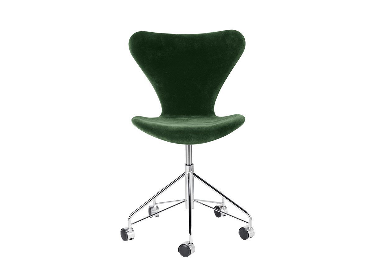 【フリッツ ハンセン/FRITZ HANSEN / GOODS】のSERIES 7 / セブンチェア フルパディング キャスター付き回転ベース ベルベット 3117 インテリア・キッズ・メンズ・レディースファッション・服の通販 founy(ファニー) 　キャップ　Cap, Baseball Cap　クッション　Cushion, Throw Pillow　シンプル　Simple, Minimal　バランス　Balance, Style Balance　ファブリック　Fabric, Textile　フォルム　Silhouette, Form　フォーマル　Formal, Dressy　ベルベット　Velvet, Velvety　送料無料　Free Shipping　ホーム・キャンプ・アウトドア・お取り寄せ　Home Living / Home & Lifestyle / Camping Gear / Outdoor Camping　家具・インテリア　Home Furniture & Interior. Stylish & Functional Living Spaces　チェア・椅子　Seating & Chairs　オフィスチェア・在宅ワーク用チェア　Office & Desk Chairs　張地:BELFAST フォレストグリーン(カテゴリー1)|ID: prp329100000009983 ipo3291000000033286714