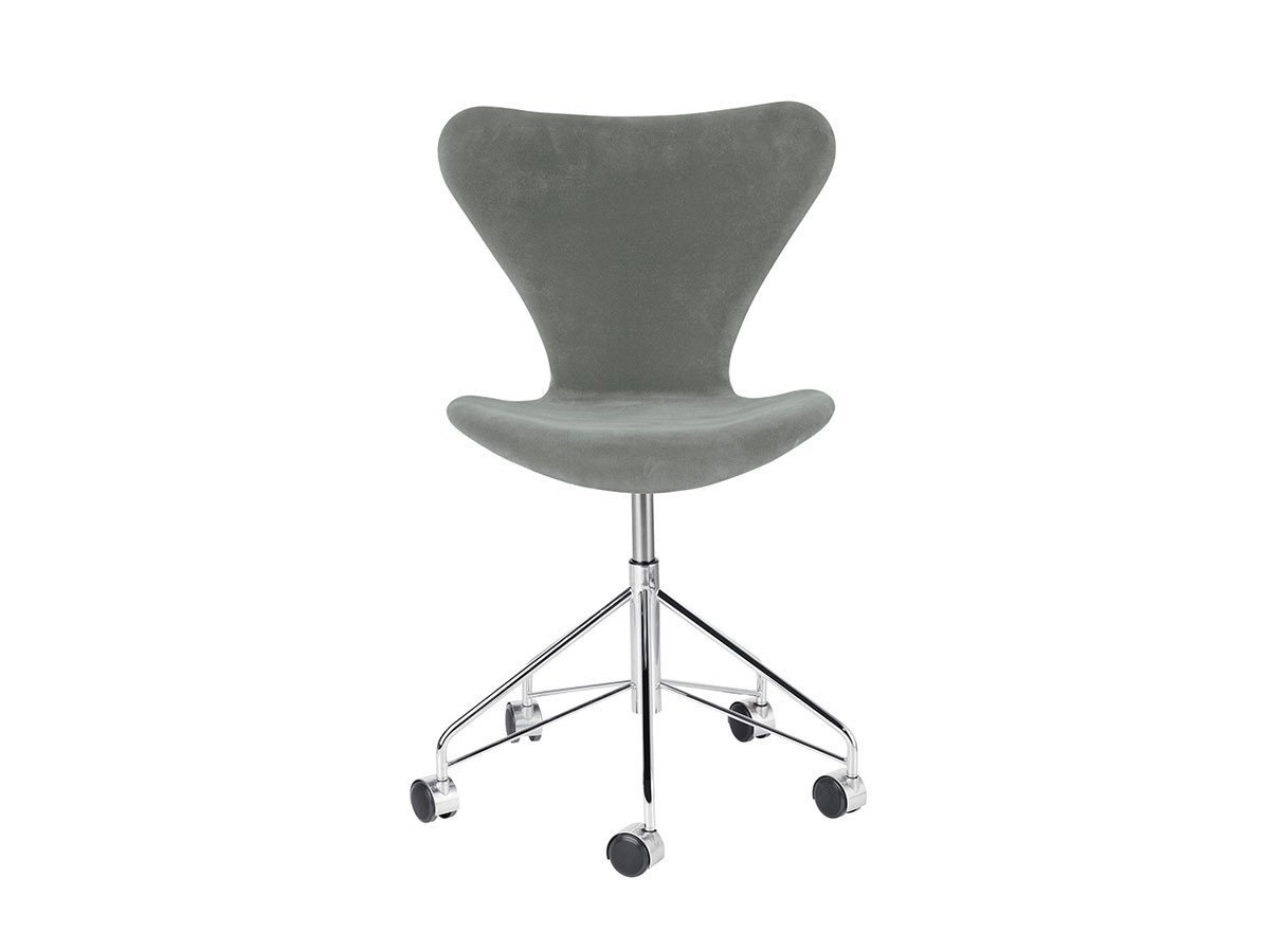 【フリッツ ハンセン/FRITZ HANSEN / GOODS】のSERIES 7 / セブンチェア フルパディング キャスター付き回転ベース ベルベット 3117 インテリア・キッズ・メンズ・レディースファッション・服の通販 founy(ファニー) 　キャップ　Cap, Baseball Cap　クッション　Cushion, Throw Pillow　シンプル　Simple, Minimal　バランス　Balance, Style Balance　ファブリック　Fabric, Textile　フォルム　Silhouette, Form　フォーマル　Formal, Dressy　ベルベット　Velvet, Velvety　送料無料　Free Shipping　ホーム・キャンプ・アウトドア・お取り寄せ　Home Living / Home & Lifestyle / Camping Gear / Outdoor Camping　家具・インテリア　Home Furniture & Interior. Stylish & Functional Living Spaces　チェア・椅子　Seating & Chairs　オフィスチェア・在宅ワーク用チェア　Office & Desk Chairs　張地:BELFAST シールグレー(カテゴリー1)|ID: prp329100000009983 ipo3291000000033286719