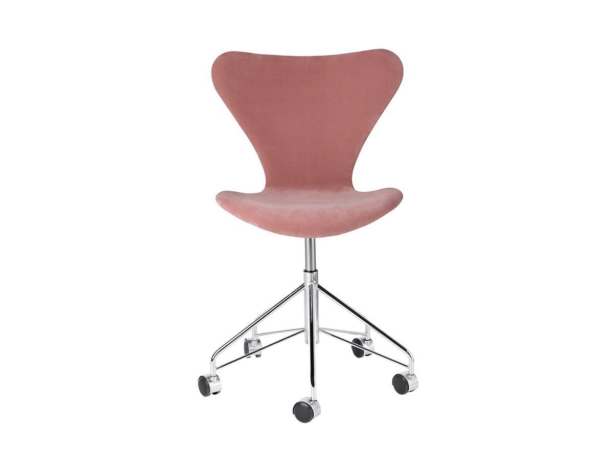 【フリッツ ハンセン/FRITZ HANSEN / GOODS】のSERIES 7 / セブンチェア フルパディング キャスター付き回転ベース ベルベット 3117 インテリア・キッズ・メンズ・レディースファッション・服の通販 founy(ファニー) 　キャップ　Cap, Baseball Cap　クッション　Cushion, Throw Pillow　シンプル　Simple, Minimal　バランス　Balance, Style Balance　ファブリック　Fabric, Textile　フォルム　Silhouette, Form　フォーマル　Formal, Dressy　ベルベット　Velvet, Velvety　送料無料　Free Shipping　ホーム・キャンプ・アウトドア・お取り寄せ　Home Living / Home & Lifestyle / Camping Gear / Outdoor Camping　家具・インテリア　Home Furniture & Interior. Stylish & Functional Living Spaces　チェア・椅子　Seating & Chairs　オフィスチェア・在宅ワーク用チェア　Office & Desk Chairs　張地:BELFAST ミスティローズ(カテゴリー1)|ID: prp329100000009983 ipo3291000000033286720