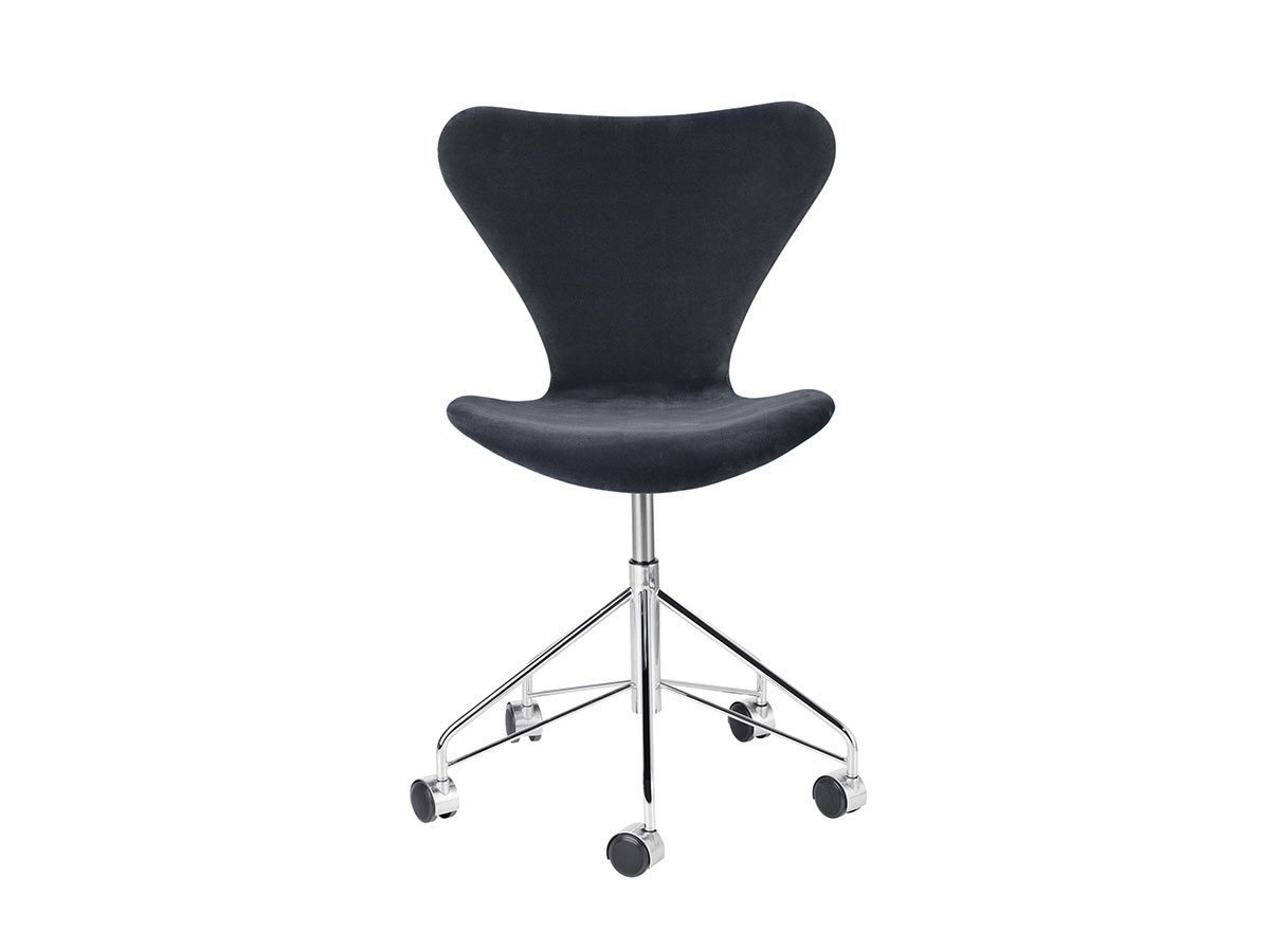 【フリッツ ハンセン/FRITZ HANSEN / GOODS】のSERIES 7 / セブンチェア フルパディング キャスター付き回転ベース ベルベット 3117 インテリア・キッズ・メンズ・レディースファッション・服の通販 founy(ファニー) 　キャップ　Cap, Baseball Cap　クッション　Cushion, Throw Pillow　シンプル　Simple, Minimal　バランス　Balance, Style Balance　ファブリック　Fabric, Textile　フォルム　Silhouette, Form　フォーマル　Formal, Dressy　ベルベット　Velvet, Velvety　送料無料　Free Shipping　ホーム・キャンプ・アウトドア・お取り寄せ　Home Living / Home & Lifestyle / Camping Gear / Outdoor Camping　家具・インテリア　Home Furniture & Interior. Stylish & Functional Living Spaces　チェア・椅子　Seating & Chairs　オフィスチェア・在宅ワーク用チェア　Office & Desk Chairs　張地:BELFAST グレーブルー(カテゴリー1)|ID: prp329100000009983 ipo3291000000033286721