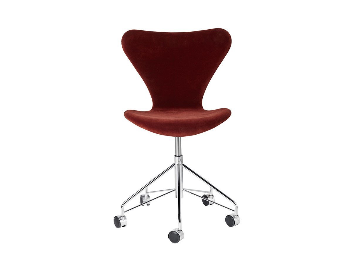 【フリッツ ハンセン/FRITZ HANSEN / GOODS】のSERIES 7 / セブンチェア フルパディング キャスター付き回転ベース ベルベット 3117 インテリア・キッズ・メンズ・レディースファッション・服の通販 founy(ファニー) 　キャップ　Cap, Baseball Cap　クッション　Cushion, Throw Pillow　シンプル　Simple, Minimal　バランス　Balance, Style Balance　ファブリック　Fabric, Textile　フォルム　Silhouette, Form　フォーマル　Formal, Dressy　ベルベット　Velvet, Velvety　送料無料　Free Shipping　ホーム・キャンプ・アウトドア・お取り寄せ　Home Living / Home & Lifestyle / Camping Gear / Outdoor Camping　家具・インテリア　Home Furniture & Interior. Stylish & Functional Living Spaces　チェア・椅子　Seating & Chairs　オフィスチェア・在宅ワーク用チェア　Office & Desk Chairs　張地:BELFAST オータムレッド(カテゴリー1)|ID: prp329100000009983 ipo3291000000033286722