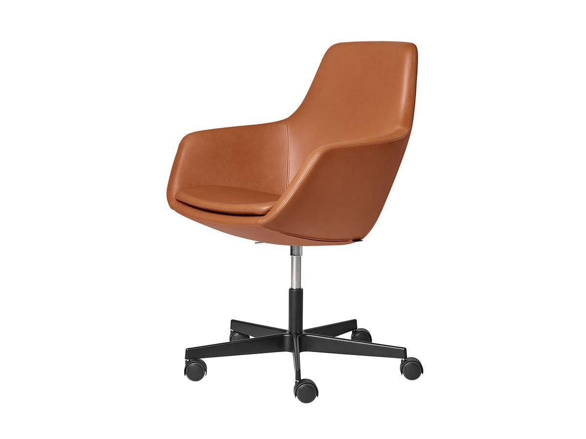 【フリッツ ハンセン/FRITZ HANSEN / GOODS】のLITTLE GIRAFFE / リトルジラフ チェア キャスター付5スターベース 3211 / 3211R インテリア・キッズ・メンズ・レディースファッション・服の通販 founy(ファニー) 　サテン　Satin, Glossy Fabric　テーブル　Table, Dining Table　ファブリック　Fabric, Textile　フレーム　Frame, Outline　送料無料　Free Shipping　ホーム・キャンプ・アウトドア・お取り寄せ　Home Living / Home & Lifestyle / Camping Gear / Outdoor Camping　家具・インテリア　Home Furniture & Interior. Stylish & Functional Living Spaces　チェア・椅子　Seating & Chairs　オフィスチェア・在宅ワーク用チェア　Office & Desk Chairs　張地 :グレースレザー / ウォルナット(カテゴリー5)、脚部:ブラック粉体塗装仕上|ID: prp329100000010265 ipo3291000000030228702