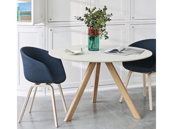 【ヘイ/HAY / GOODS】のCPH 20 ROUND / CPH 20 ラウンド 直径90cm インテリア・キッズ・メンズ・レディースファッション・服の通販 founy(ファニー) 　コレクション　Collection, Seasonal Line　シンプル　Simple, Minimal　テーブル　Table, Dining Table　ラウンド　Round, Round Neck　ホーム・キャンプ・アウトドア・お取り寄せ　Home Living / Home & Lifestyle / Camping Gear / Outdoor Camping　家具・インテリア　Home Furniture & Interior. Stylish & Functional Living Spaces　テーブル　Dining, Coffee & Side Tables　ダイニングテーブル・食卓テーブル　Dining Tables　ホーム・キャンプ・アウトドア・お取り寄せ　Home Living / Home & Lifestyle / Camping Gear / Outdoor Camping　家具・インテリア　Home Furniture & Interior. Stylish & Functional Living Spaces　テーブル　Dining, Coffee & Side Tables　カフェテーブル・丸型テーブル　Cafe & Bistro Tables　参考イメージ|ID: prp329100000010280 ipo3291000000036859933