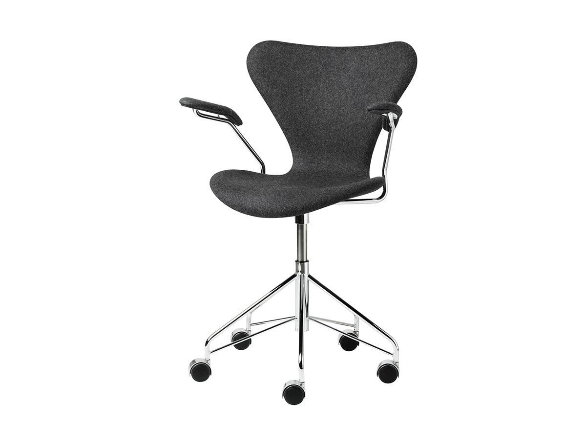 【フリッツ ハンセン/FRITZ HANSEN / GOODS】のSERIES 7 / セブンチェア フルパディング アームチェア キャスター付き回転ベース 3217 インテリア・キッズ・メンズ・レディースファッション・服の通販 founy(ファニー) 　キャップ　Cap, Baseball Cap　クッション　Cushion, Throw Pillow　シェイプ　Shape, Slim Fit　ファブリック　Fabric, Textile　送料無料　Free Shipping　おすすめ　Recommended / Our Picks　ホーム・キャンプ・アウトドア・お取り寄せ　Home Living / Home & Lifestyle / Camping Gear / Outdoor Camping　家具・インテリア　Home Furniture & Interior. Stylish & Functional Living Spaces　チェア・椅子　Seating & Chairs　アームチェア・アクセントチェア　Armchairs & Accent Chairs　ホーム・キャンプ・アウトドア・お取り寄せ　Home Living / Home & Lifestyle / Camping Gear / Outdoor Camping　家具・インテリア　Home Furniture & Interior. Stylish & Functional Living Spaces　チェア・椅子　Seating & Chairs　オフィスチェア・在宅ワーク用チェア　Office & Desk Chairs　フレーム:クローム仕上、キャスターキャップ:クローム仕上|ID: prp329100000010443 ipo3291000000030191885