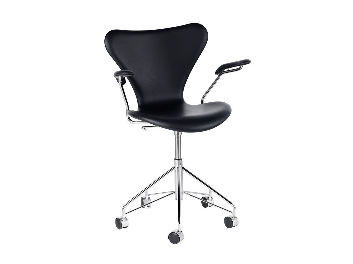 【フリッツ ハンセン/FRITZ HANSEN / GOODS】のSERIES 7 / セブンチェア フルパディング アームチェア キャスター付き回転ベース 3217 インテリア・キッズ・メンズ・レディースファッション・服の通販 founy(ファニー) 　キャップ　Cap, Baseball Cap　クッション　Cushion, Throw Pillow　シェイプ　Shape, Slim Fit　ファブリック　Fabric, Textile　送料無料　Free Shipping　おすすめ　Recommended / Our Picks　ホーム・キャンプ・アウトドア・お取り寄せ　Home Living / Home & Lifestyle / Camping Gear / Outdoor Camping　家具・インテリア　Home Furniture & Interior. Stylish & Functional Living Spaces　チェア・椅子　Seating & Chairs　アームチェア・アクセントチェア　Armchairs & Accent Chairs　ホーム・キャンプ・アウトドア・お取り寄せ　Home Living / Home & Lifestyle / Camping Gear / Outdoor Camping　家具・インテリア　Home Furniture & Interior. Stylish & Functional Living Spaces　チェア・椅子　Seating & Chairs　オフィスチェア・在宅ワーク用チェア　Office & Desk Chairs　フレーム:クローム仕上、キャスターキャップ:クローム仕上|ID: prp329100000010443 ipo3291000000030191893