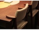 【リアルスタイル/REAL STYLE / GOODS】のLEPUS chair II / レプス チェア II 肘部をテーブルに引っ掛けて浮かせて置くことができるため、床面の掃除を楽に行うことができ、お掃除ロボッ|ID:prp329100000010845