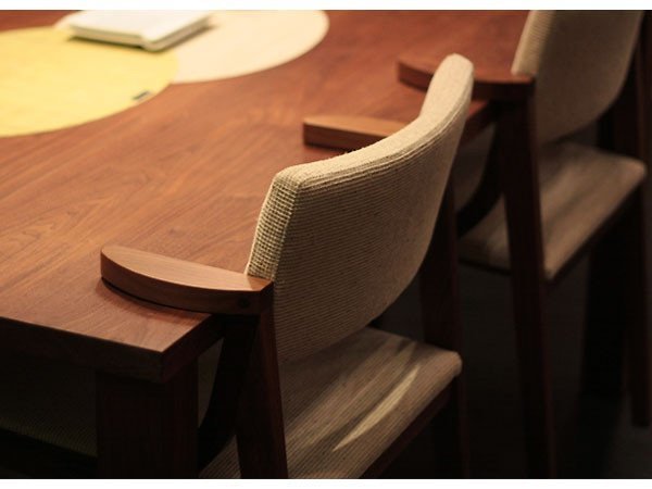 【リアルスタイル/REAL STYLE / GOODS】のLEPUS chair II / レプス チェア II インテリア・キッズ・メンズ・レディースファッション・服の通販 founy(ファニー) 　送料無料　Free Shipping　クッション　Cushion, Throw Pillow　スタンダード　Standard, Basic　テーブル　Table, Dining Table　軽量　Lightweight, Ultra Light　ホーム・キャンプ・アウトドア・お取り寄せ　Home Living / Home & Lifestyle / Camping Gear / Outdoor Camping　家具・インテリア　Home Furniture & Interior. Stylish & Functional Living Spaces　チェア・椅子　Seating & Chairs　ダイニングチェア・木製チェア　Dining Chairs　肘部をテーブルに引っ掛けて浮かせて置くことができるため、床面の掃除を楽に行うことができ、お掃除ロボッ|ID: prp329100000010845 ipo3291000000035013925