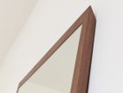 【ヒラシマ/HIRASHIMA / GOODS】のORLO Stand Mirror / オルロ スタンドミラー 前面から後ろへ向かってインセットで入り込む加工を施しているため、取りつけたときに陰影ができ、立体感が|ID: prp329100000010901 ipo3291000000030218528