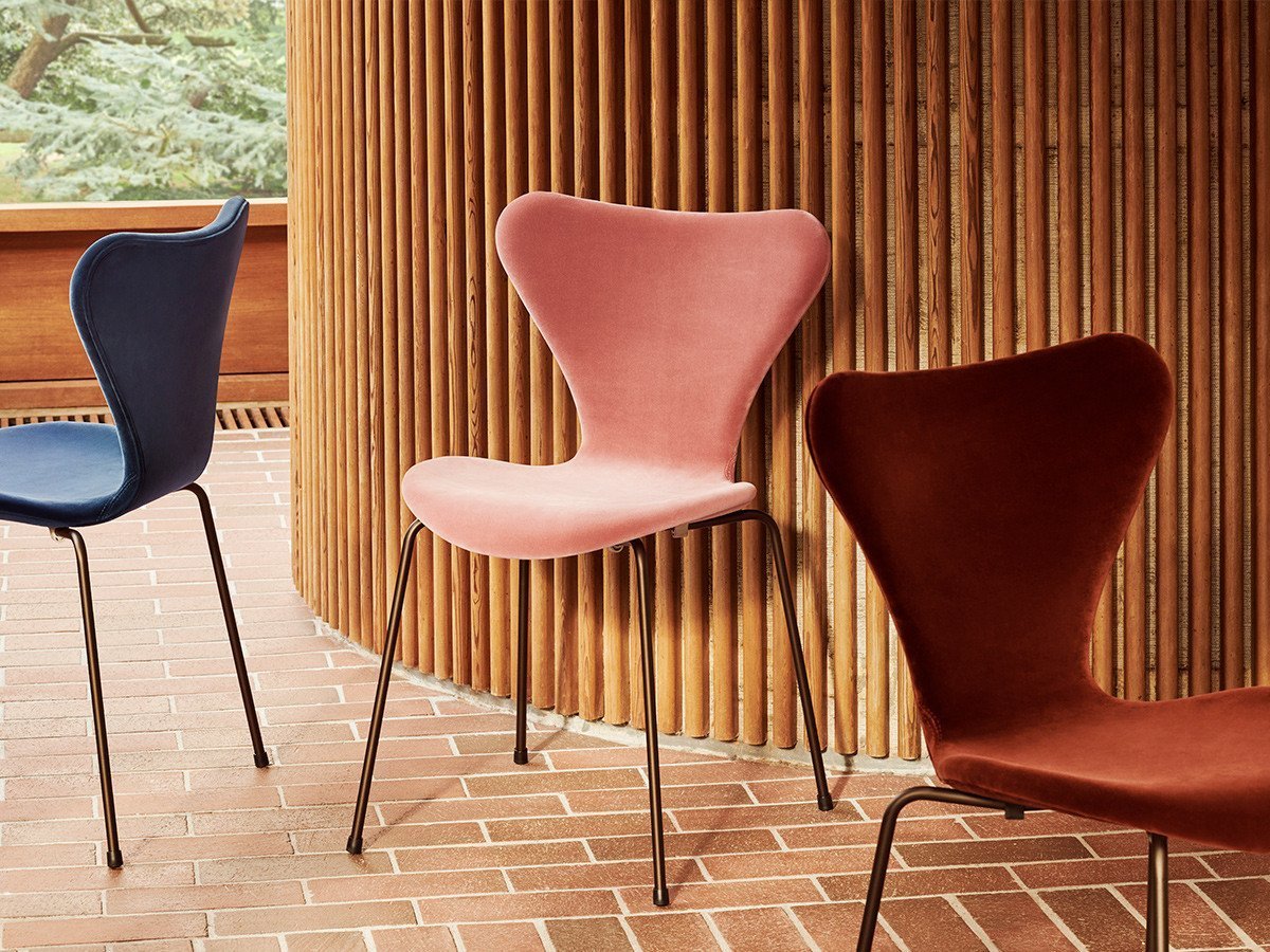【フリッツ ハンセン/FRITZ HANSEN / GOODS】のSERIES 7 / セブンチェア フルパディング アームチェア ベルベット 3207 インテリア・キッズ・メンズ・レディースファッション・服の通販 founy(ファニー) 　コーティング　Coating　シンプル　Simple　バランス　Balance　パウダー　Powder　ファブリック　Fabric　フォルム　Form　フォーマル　Formal　ベルベット　Velvet　モダン　Modern　送料無料　Free Shipping　ホーム・キャンプ・アウトドア・お取り寄せ　Home,Garden,Outdoor,Camping Gear　家具・インテリア　Furniture　チェア・椅子　Chair　ダイニングチェア　Dining Chair　ホーム・キャンプ・アウトドア・お取り寄せ　Home,Garden,Outdoor,Camping Gear　家具・インテリア　Furniture　チェア・椅子　Chair　アームチェア　Armchair　参考イメージ|ID: prp329100000010939 ipo3291000000030246453