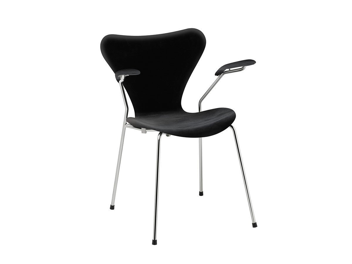 【フリッツ ハンセン/FRITZ HANSEN / GOODS】のSERIES 7 / セブンチェア フルパディング アームチェア ベルベット 3207 インテリア・キッズ・メンズ・レディースファッション・服の通販 founy(ファニー) 　コーティング　Coating, Coated Finish　シンプル　Simple, Minimal　バランス　Balance, Style Balance　パウダー　Powder, Soft Tone　ファブリック　Fabric, Textile　フォルム　Silhouette, Form　フォーマル　Formal, Dressy　ベルベット　Velvet, Velvety　モダン　Modern, Contemporary　送料無料　Free Shipping　ホーム・キャンプ・アウトドア・お取り寄せ　Home Living / Home & Lifestyle / Camping Gear / Outdoor Camping　家具・インテリア　Home Furniture & Interior. Stylish & Functional Living Spaces　チェア・椅子　Seating & Chairs　ダイニングチェア・木製チェア　Dining Chairs　ホーム・キャンプ・アウトドア・お取り寄せ　Home Living / Home & Lifestyle / Camping Gear / Outdoor Camping　家具・インテリア　Home Furniture & Interior. Stylish & Functional Living Spaces　チェア・椅子　Seating & Chairs　アームチェア・アクセントチェア　Armchairs & Accent Chairs　張地:BELFAST ナイトブラック(カテゴリー1)、脚部:クローム仕上|ID: prp329100000010939 ipo3291000000033451709