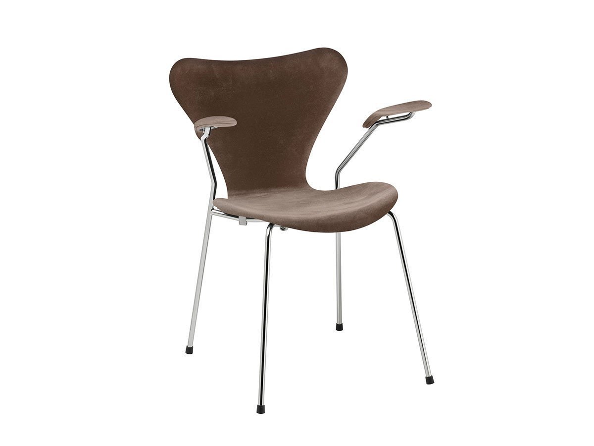 【フリッツ ハンセン/FRITZ HANSEN / GOODS】のSERIES 7 / セブンチェア フルパディング アームチェア ベルベット 3207 インテリア・キッズ・メンズ・レディースファッション・服の通販 founy(ファニー) 　コーティング　Coating, Coated Finish　シンプル　Simple, Minimal　バランス　Balance, Style Balance　パウダー　Powder, Soft Tone　ファブリック　Fabric, Textile　フォルム　Silhouette, Form　フォーマル　Formal, Dressy　ベルベット　Velvet, Velvety　モダン　Modern, Contemporary　送料無料　Free Shipping　ホーム・キャンプ・アウトドア・お取り寄せ　Home Living / Home & Lifestyle / Camping Gear / Outdoor Camping　家具・インテリア　Home Furniture & Interior. Stylish & Functional Living Spaces　チェア・椅子　Seating & Chairs　ダイニングチェア・木製チェア　Dining Chairs　ホーム・キャンプ・アウトドア・お取り寄せ　Home Living / Home & Lifestyle / Camping Gear / Outdoor Camping　家具・インテリア　Home Furniture & Interior. Stylish & Functional Living Spaces　チェア・椅子　Seating & Chairs　アームチェア・アクセントチェア　Armchairs & Accent Chairs　張地:BELFAST グレーブラウン(カテゴリー1)、脚部:クローム仕上|ID: prp329100000010939 ipo3291000000035513901