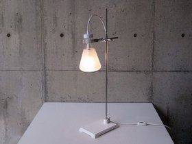 【アボード/abode / GOODS】のFLASK - table / フラスコ テーブルライト 人気、トレンドファッション・服の通販 founy(ファニー) 送料無料 Free Shipping テーブル Table, Dining Table デスク Desk, Work Desk フォルム Silhouette, Form ホーム・キャンプ・アウトドア・お取り寄せ Home Living / Home & Lifestyle / Camping Gear / Outdoor Camping 家具・インテリア Home Furniture & Interior. Stylish & Functional Living Spaces ライト・照明 Lamps & Lighting Fixtures デスクライト・卓上照明 Desk Lamp / Table Lamp / Study Light |ID:prp329100000011171