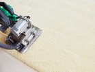 【山形緞通/Yamagata Dantsu / GOODS】のSTANDARD LINE MANYO - YAMAAI - / スタンダードライン 万葉 やまあい 5.シャーリング(表面仕上げ)|じゅうたんの表面を均一にするための仕上げ工程です。職人が芝刈り機のよ|ID: prp329100000945891 ipo3291000000030233259
