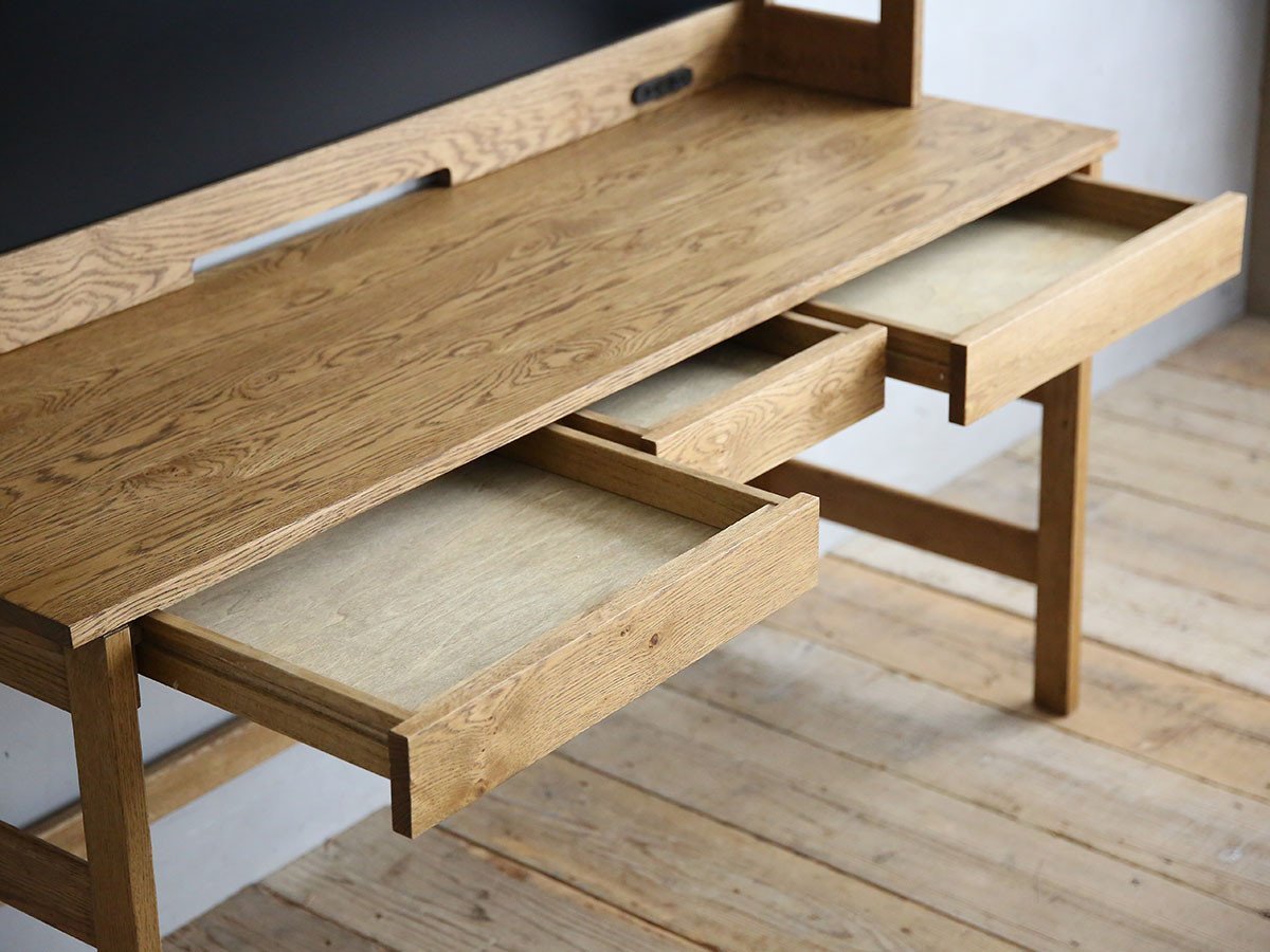 【イージーライフ/Easy Life / GOODS】のAILE DESK / エール デスク + 上置き 幅150cm インテリア・キッズ・メンズ・レディースファッション・服の通販 founy(ファニー) おすすめ Recommended / Our Picks イラスト Illustration デスク Desk, Work Desk プリント Print, Printed Pattern ワイド Wide, Wide Fit ホーム・キャンプ・アウトドア・お取り寄せ Home Living / Home & Lifestyle / Camping Gear / Outdoor Camping 家具・インテリア Home Furniture & Interior. Stylish & Functional Living Spaces その他 インテリア雑貨、家具 Home Decor & Furniture Extras 天板下の引出し|ID: prp329100001156298 ipo3291000000036838209