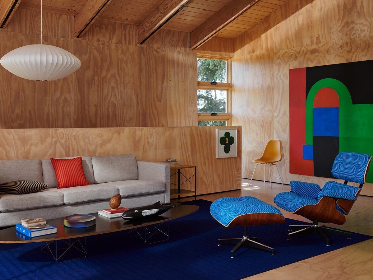 【ハーマンミラー/Herman Miller / GOODS】のEames Molded Plywood Lounge Chair / イームズ プライウッド ラウンジチェア ウッドレッグ LCW. A2 / LCW. 11 / LCW. EN / LCW. OU / LCW. 9N インテリア・キッズ・メンズ・レディースファッション・服の通販 founy(ファニー) 　軽量　Lightweight, Ultra Light　フィット　Fit, Slim Fit　送料無料　Free Shipping　ホーム・キャンプ・アウトドア・お取り寄せ　Home Living / Home & Lifestyle / Camping Gear / Outdoor Camping　家具・インテリア　Home Furniture & Interior. Stylish & Functional Living Spaces　チェア・椅子　Seating & Chairs　ラウンジチェア・リクライナー　Lounge Chairs / Recliners　《 Living Room Sale 開催中 》|ID: prp329100001172110 ipo3291000000035137248