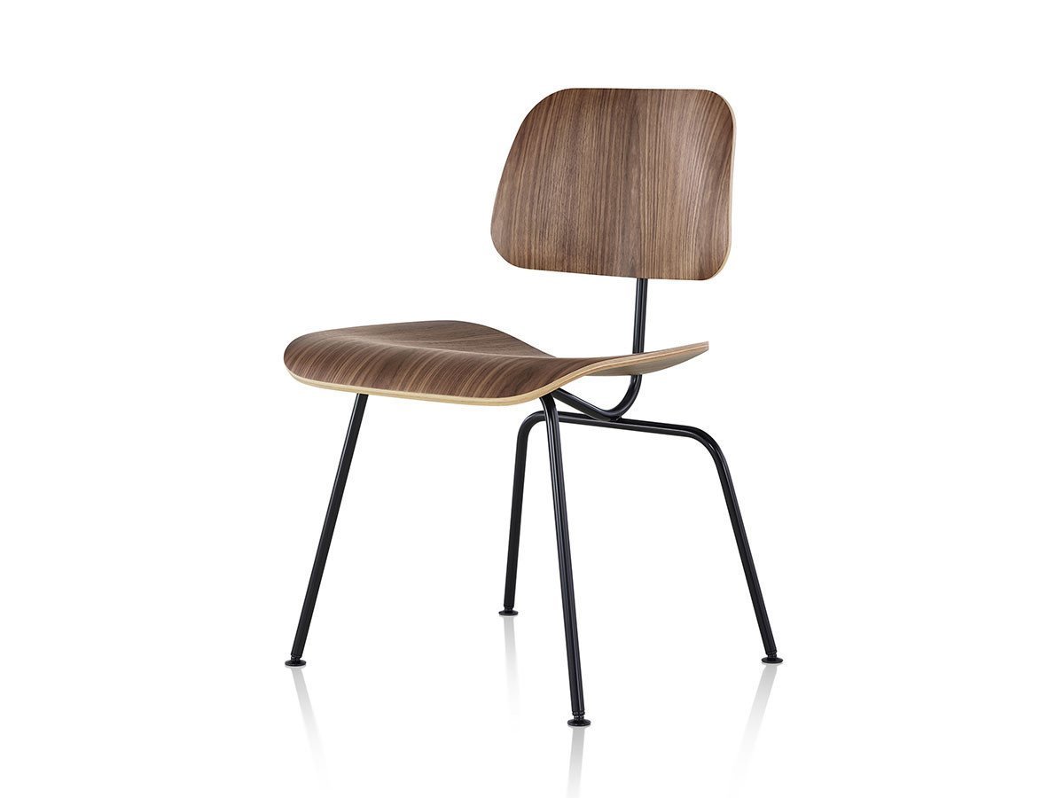 【ハーマンミラー/Herman Miller / GOODS】のEames Molded Plywood Dining Chair / イームズ プライウッド ダイニングチェア メタルレッグ DCM. BK / DCM. 47 インテリア・キッズ・メンズ・レディースファッション・服の通販 founy(ファニー) 　軽量　Lightweight　フィット　Fit　ホーム・キャンプ・アウトドア・お取り寄せ　Home,Garden,Outdoor,Camping Gear　家具・インテリア　Furniture　チェア・椅子　Chair　ダイニングチェア　Dining Chair　ウッド:ウォールナット、ベースブラック|ID: prp329100001177104 ipo3291000000007890295