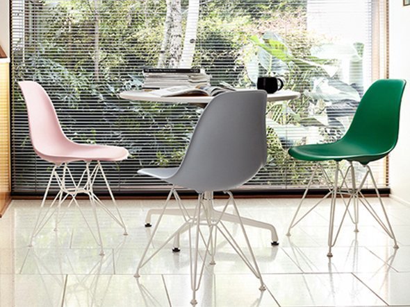 【ハーマンミラー/Herman Miller / GOODS】のEames Molded Plastic Side Shell Chair / イームズ プラスチックサイドシェルチェア ワイヤーベース / ホワイト脚 DSR. 91 人気、トレンドファッション・服の通販 founy(ファニー) 　シンプル　Simple, Minimal　人気　Popular, Best Seller　フォルム　Silhouette, Form　ワイヤー　Wire, Wired Bra　ホーム・キャンプ・アウトドア・お取り寄せ　Home Living / Home & Lifestyle / Camping Gear / Outdoor Camping　家具・インテリア　Home Furniture & Interior. Stylish & Functional Living Spaces　チェア・椅子　Seating & Chairs　ダイニングチェア・木製チェア　Dining Chairs　other-3|ID: prp329100001178542 ipo3291000000031524216
